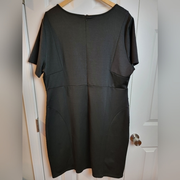 Chicwe Women's Stretch Black Sort Sleeved Dress 2X Scarf NWT‎ - Picture 4 of 13